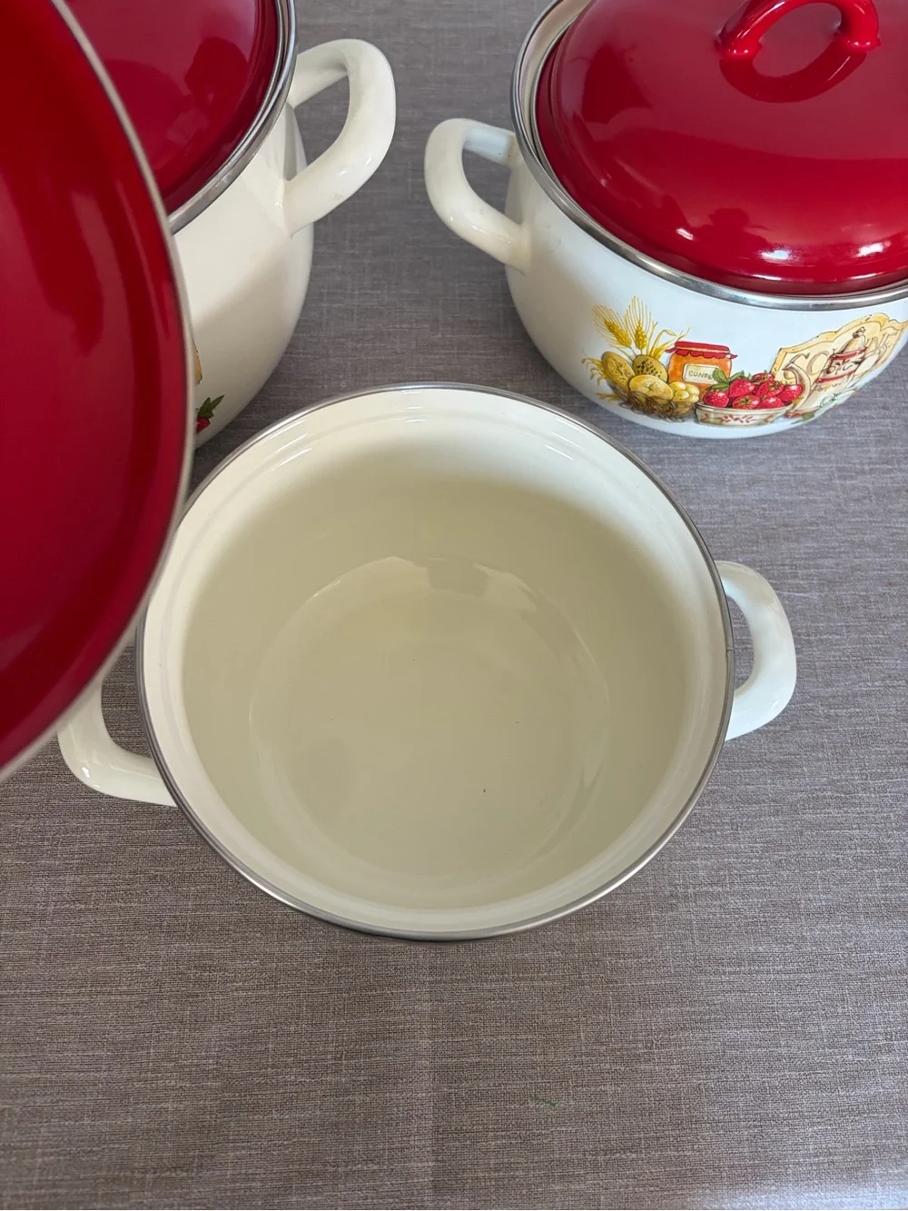 3-Piece Cream Ceramic Stockpot Set with Red Lids